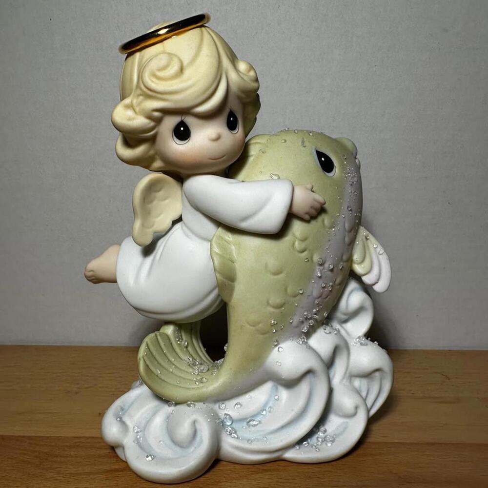 Adorable Precious Moments Fountain of angels chapel exclusive #384844
